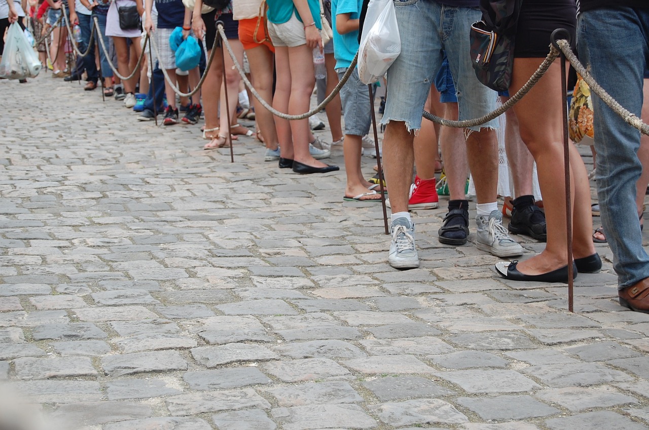 people, foot, waiting-431943.jpg